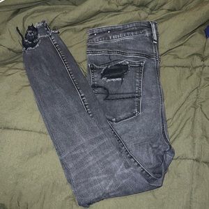 Hi rise jeggings, distressed